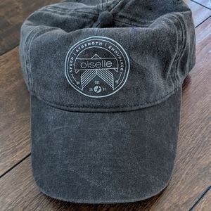 Oiselle hat